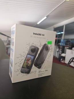 Kamera Insta360 X4